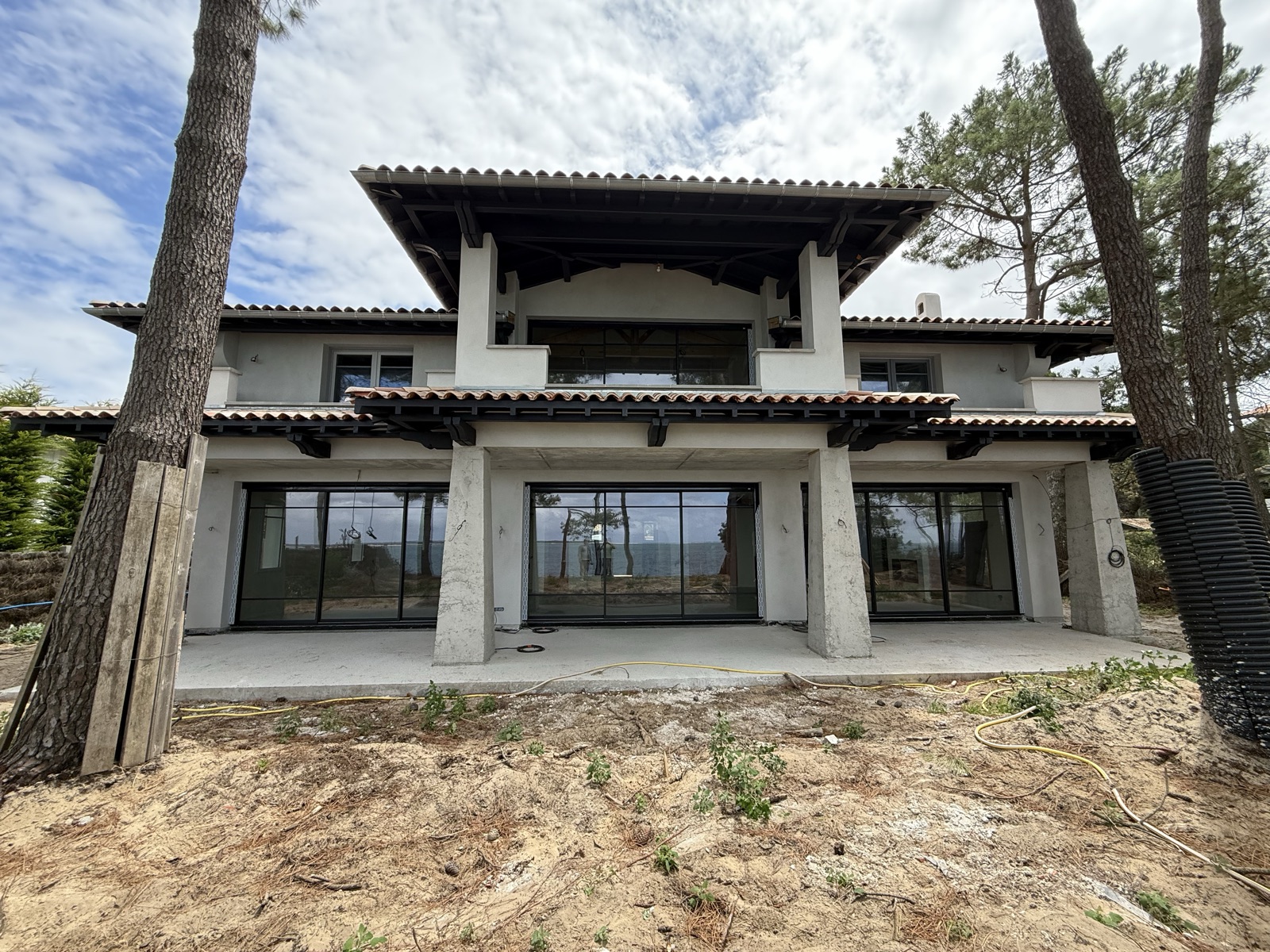Grande villa d'architecte avec enduit de façade